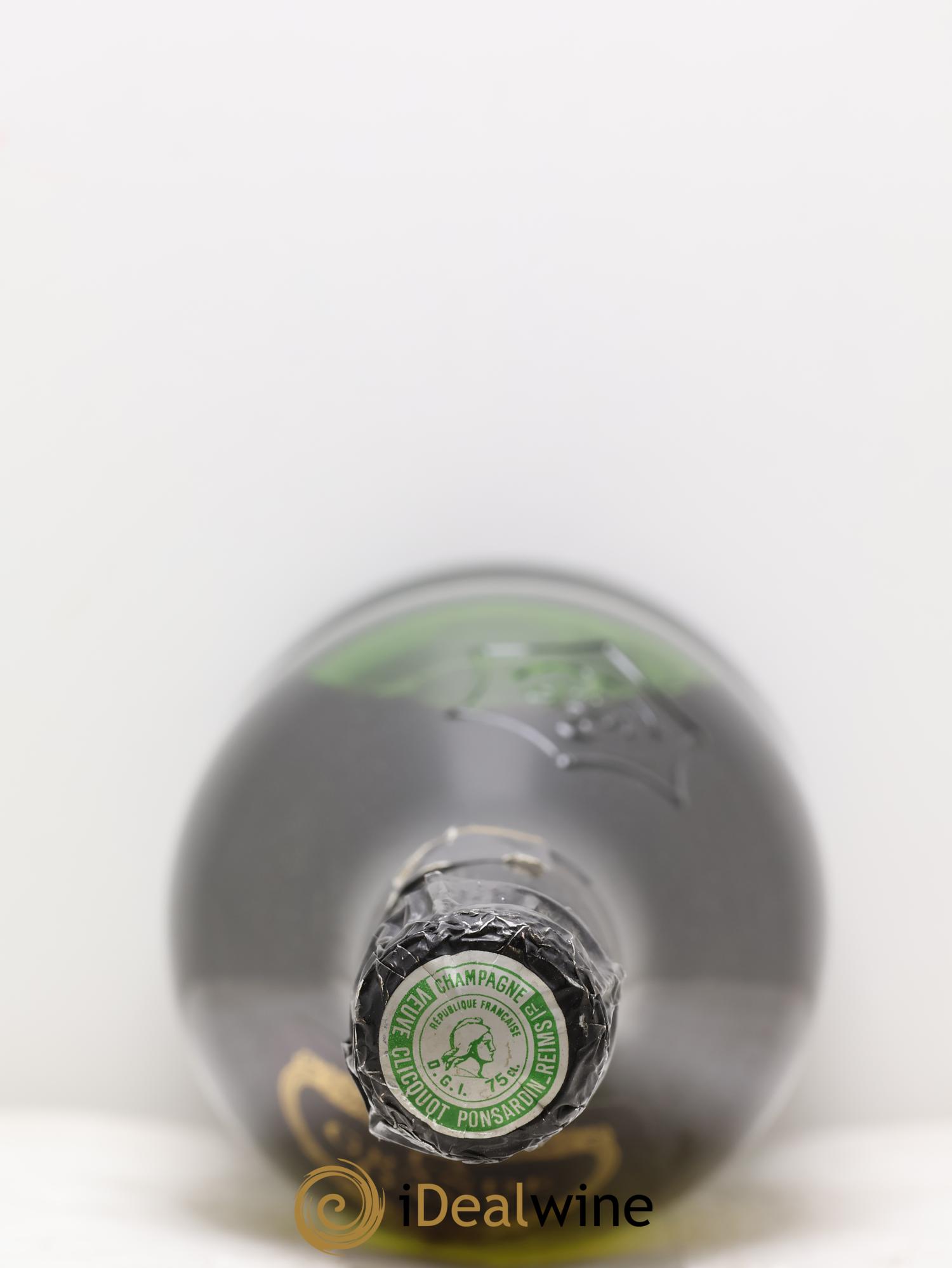 La Grande Dame Veuve Clicquot 1975 - Lot of 3 bottles - 4